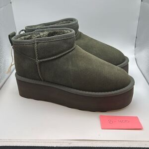 CUSHIONAIRE Hippy Women’s Platform Ankle Boots  SIZE 8.5 OLIVE